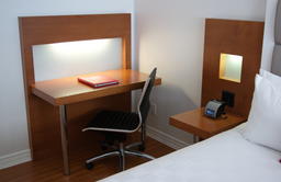Executive Queen - Writing Desk - The Strathcona Hotel - Toronto