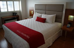 Executive King Room - The Strathcona Hotel - Toronto