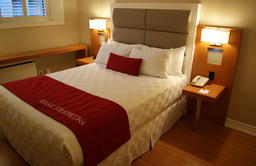 The Strathcona Hotel Downtown Toronto-Smart Queen-